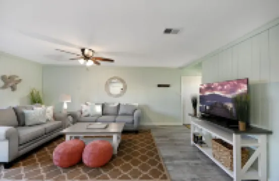 Cozy 3 Bed/2 Bath Beach House, Only Steps to the beach. Pet Friendly. EV Charger