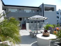 Bunni's Beach Condo ~ WOW !!  Free assigned parking!  Calendar up to date...