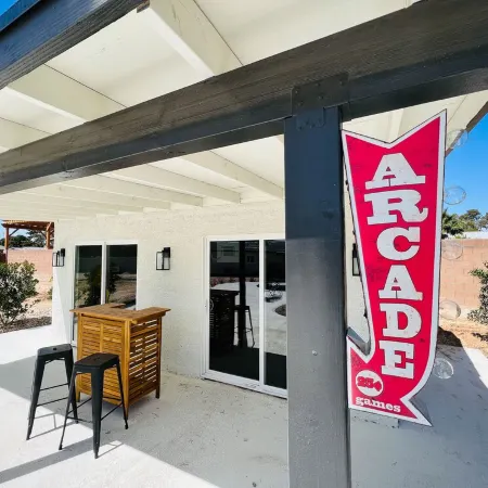 4 Bedroom Lux Estate, just minutes from the strip!