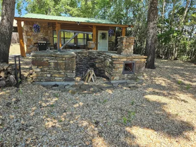 West Side Angler's Studio/Cabin close to Bull Shoals Lake