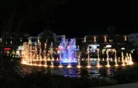 CONDO, 1 Block to Parkway,  PRIVATE  WiFi ,  POOL, King Bed, WALK to ISLAND
