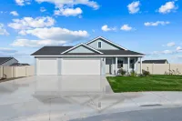 Chic 3BR near Wineries, Lake Lowell & C of I - Ideal for Hiking & Relaxing!