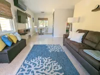 Downtown Villa-Fully equipped! Short drive Beaches, Short Walk to Payne Park.