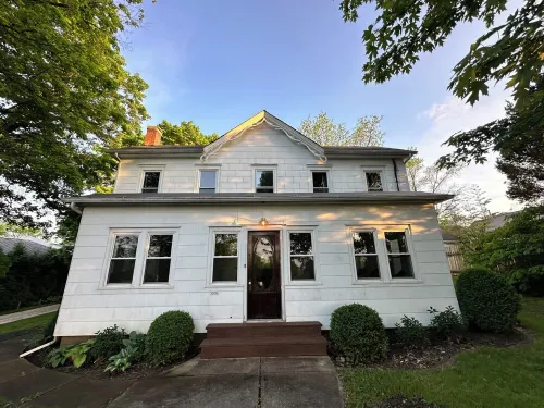 Historic Victorian Charm 5 bedroom 2 Bath. EV Charging