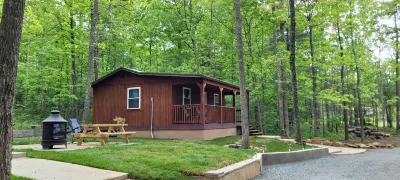 "Little Cabin in the Woods" - 5 miles from Dayton Boat Launch Hotel dekat Dayton Church of God