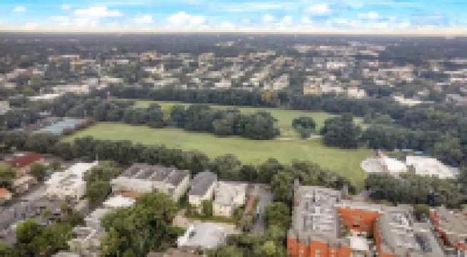 Historic District Gem - 2BR/2BA, Walk to Forsyth Park - Upper Level