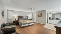 Lake of the Ozarks Four Bedroom Home Right Off the Water in Margaritaville Hotel dekat Margaritaville Lake Resort Lake of the Ozarks