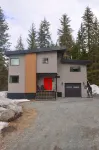 Family-Friendly House with Jacuzzi, Game Room, fire pit, and King master room Chugach Powder Guides附近的飯店