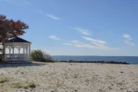 Walk to everything Rock Hall from this 1st floor apartment. Sleeps 4!