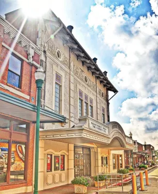 Resort-Style Studio on the Golf Course!