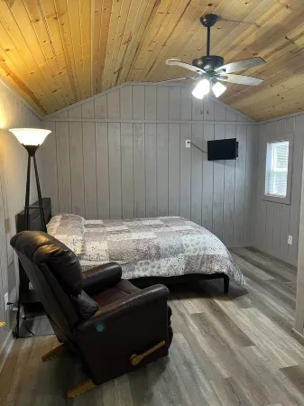 Cozy House (Hurley, WI/Ironwood, MI area) Отели в г. Монреаль