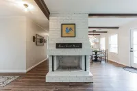 Adorable bungalow fully furnished - month to month rental.