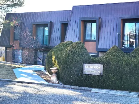 Cozy condo, walking distance to trails, shops, restaurants, fitness center.