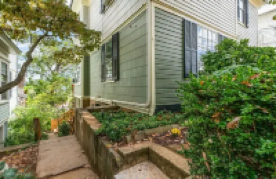 Queen City Hideaway - walk downtown, newly reno, classic, and cozy with views!