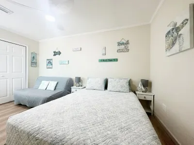 Private Suite · Patio · BBQ · GYM · Beach: 5 Miles