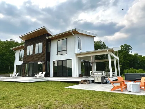 Lost River Solar - Modern 4Br+Lofts. Hot Tub w/Epic Views! Swim + Fish Pond!