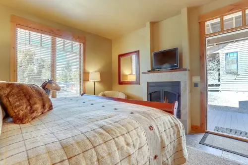 Cabin at Brasada Ranch Resort/ 2 Master BD/2.5Ba  w/golf course Views & Hot Tub