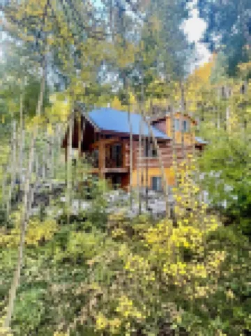 Monarch Hideaway - Modern cabin 5 miles to slopes!