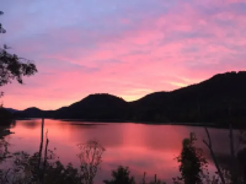 2BR +loft  Cottage in the mountains Va Creeper Trail, HOT TUB, ATV rentals,