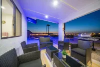 Spacious fun oasis with beautiful lake views&games