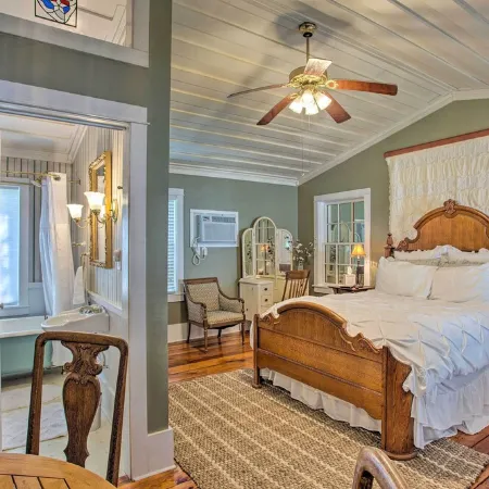 *NEW* Adorable French Country Cottage w/Free Bikes