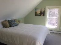 Meredith Bay - Brand New 2nd and 3rd floor Apartment in Private Home