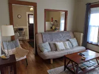 Great Uptown Apartment, Great Location! Suite#1