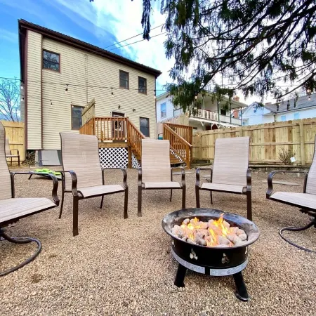 Wowza! Hot Tub, Theater Room + Stock Tank Pool 15 Minutes To Hershey Attractions