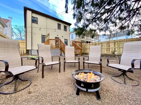 Wowza! Hot Tub, Theater Room + Stock Tank Pool 15 Minutes To Hershey Attractions