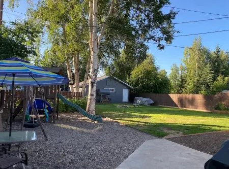 Bright & Roomy 2 Bedroom Отели рядом с достопримечательностью «Заказник Френдс оф Кримерс Филд эт Кримерс Филд Мигратори Уотерфоул»