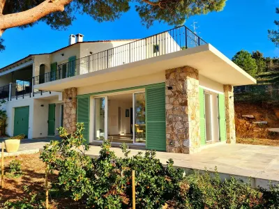 Charming Villa Fiore di Machja Traumhafte Villa mit Pool und Panoramablick Hotels in 