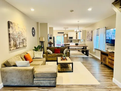 Romantic Villa Hotels in Troy