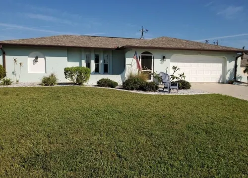 New VRBO House with nice solar heated pool and lanai, close to restaurants.
