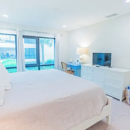 Breezy Beachside Property: Beach Views, Heated Pool, Pickleball & Kid Friendly!
