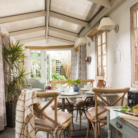 Quirky home with romantic shepherds' hut bedrooms and pretty garden near Padstow