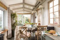 Quirky home with romantic shepherds' hut bedrooms and pretty garden near Padstow