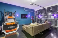 New Luxury Home with Hot Tub & Game Room in Ft. Lauderdale - 10 min to Beach