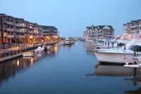 Stylish Waterfront/Marina Condo