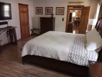 Nestled in the heart of the Hocking Hills.... Hummingbird Holler - Wi-Fi