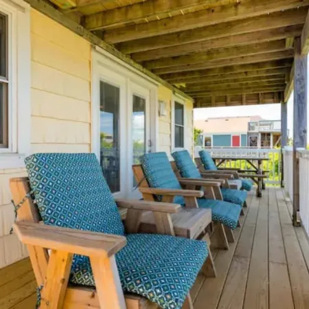 Beachside-Ocean views & Great beach access