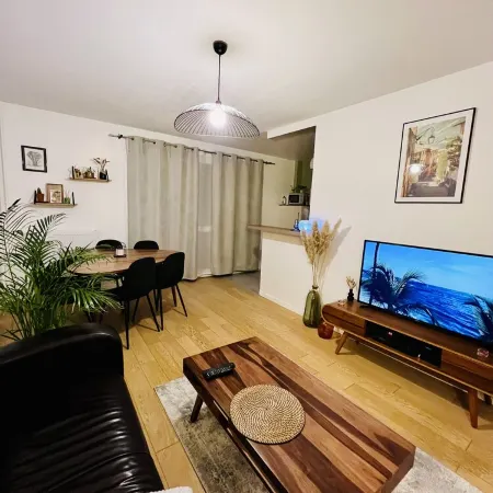Cosy and Bright F2 Apartment