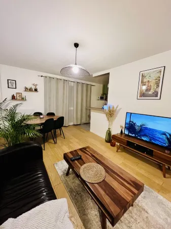 Cosy and Bright F2 Apartment Отели в г. Кальвадос