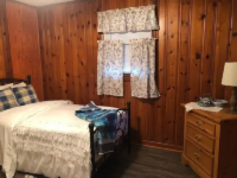 Although a country setting, the cottage has all modern conveniences & comforts 迪凱特縣酒店