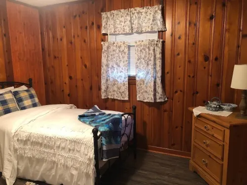 Although a country setting, the cottage has all modern conveniences & comforts