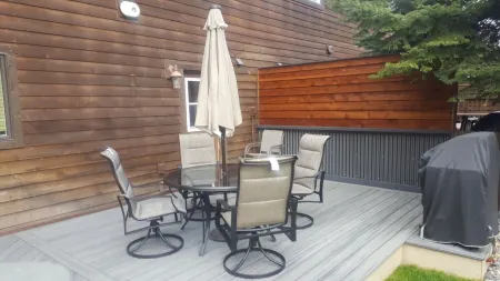 Summer Escape or Winter Wonderland. Private Hottub, 1 mi from downtown Whitefish