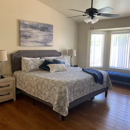3 King Beds, Heated Pool!!