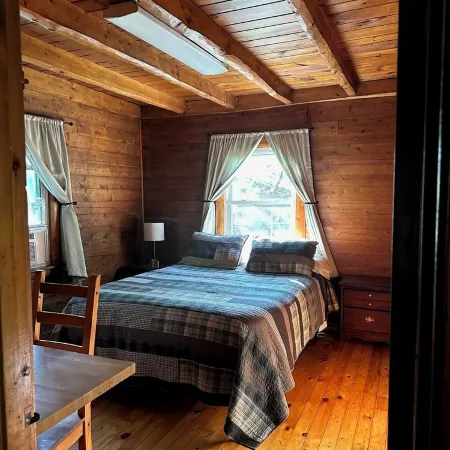 Cozy 2-bedroom cabin near Mount Snow 3 min drive