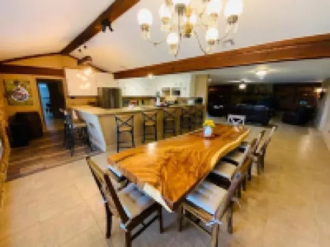 V&R Sky Ranch~Hot Tub~Starry Skies~Dry Sauna~ 班德拉縣酒店