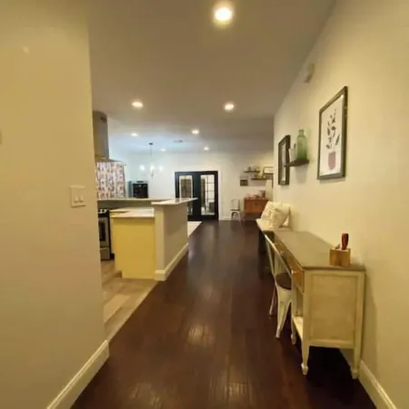 Walk to Main St, Game Room w/Arcade Cozy Cottage Sleeps 6