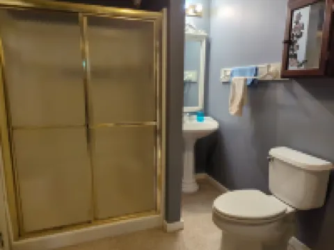 Cozy Creek Cottage, situated between the beautiful rolling hills of Italy, NY 이탈리 호텔